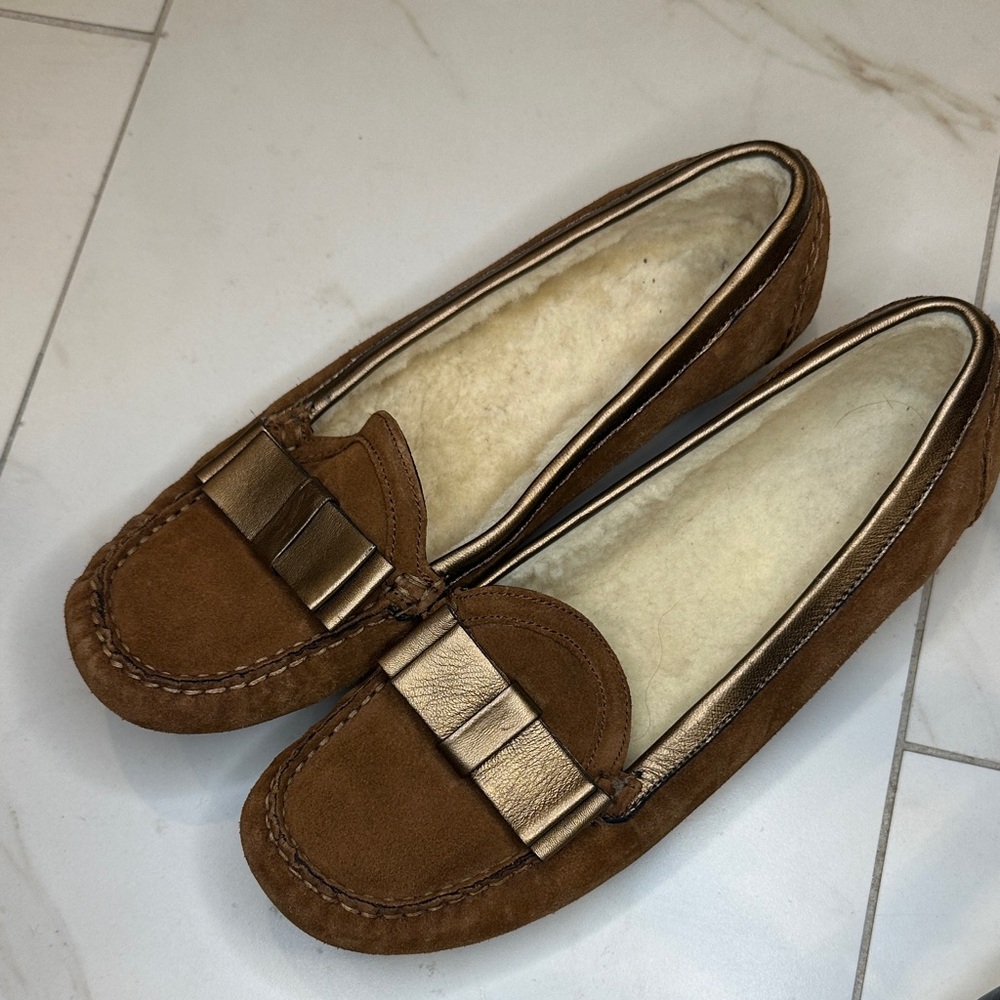 Cole Haan 8 Women’s Suede Bow Accent Loafer in Brown